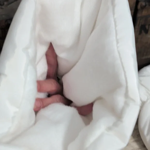 UGG Dip Puffer Waterproof Boot Covers White, New Without Tags - Picture 5 of 7